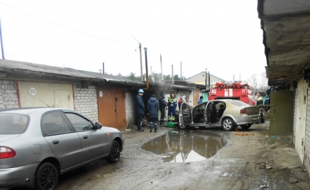 В Комсомольске загорелся Opel – водитель пытался тушить и получил ожоги 