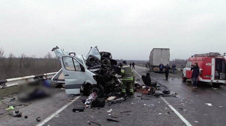 На Полтавщине в ДТП погибли 8 человек – микроавтобус столкнулся с фурой