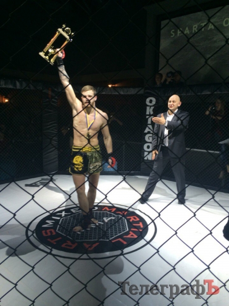 Технические нокауты, вывих ноги и кровь на полу «октагона»*