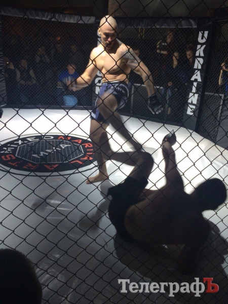 Технические нокауты, вывих ноги и кровь на полу «октагона»*