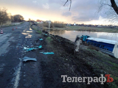 На Полтавщине бензовоз упал в реку