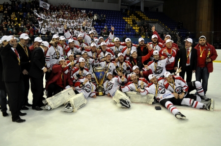 14 хокеїстів "Кременчука" готуються до чемпіонату світу