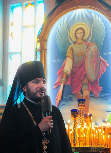 В православных храмах Кременчуга молились о «благой вести» и выпускали птиц