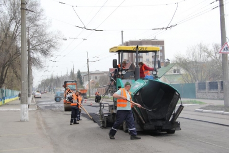 В Кременчуге продолжают «латать» дороги
