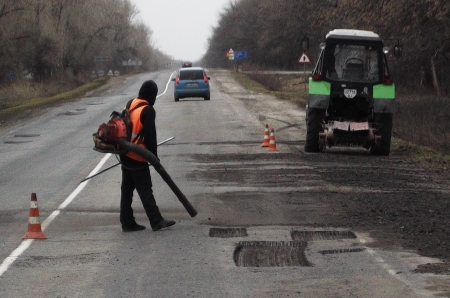 Начался ямочный ремонт трассы общего назначения М-22 Полтава-Александрия