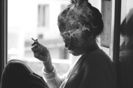 Новая петиция Президенту: против курения из квартирных окон Новая петиция Президенту: против курения из квартирных окон