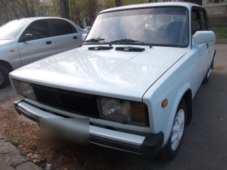 Кременчугские правоохранители задержали угонщиков, которые бросили ВАЗ на заправке