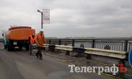 На мосту в Кременчуге - пробка