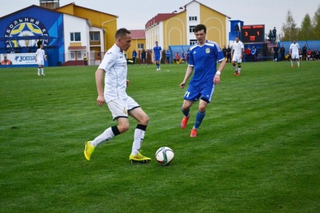 Футбольний клуб "Кремінь" у кривавій битві поступився "Колосу"