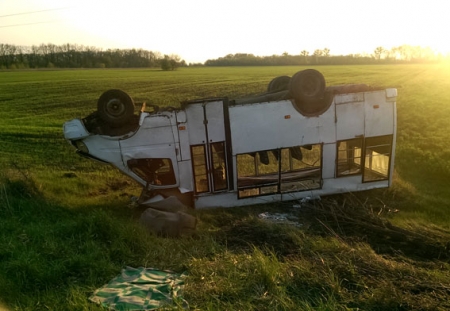 На Полтавщине "Рута" слетела в кювет и легла на крышу