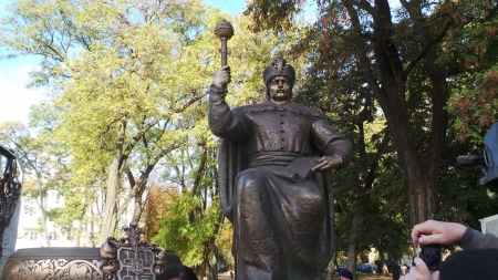 В Полтаве установили памятник Ивану Мазепе. Официальное открытие 5 мая
