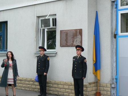 В Кременчуге на здании пожарной части НПЗ открыли доску почета ликвидаторам аварии на ЧАЭС