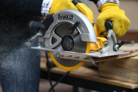 В магазине "Мир инструмента" состоялась  демонстрация новинок электроинструментов DeWalt и Makita