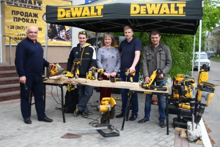 В магазине "Мир инструмента" состоялась  демонстрация новинок электроинструментов DeWalt и Makita