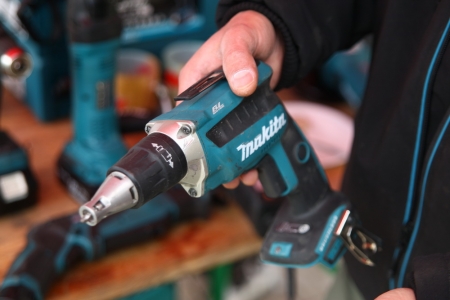 В магазине "Мир инструмента" состоялась  демонстрация новинок электроинструментов DeWalt и Makita