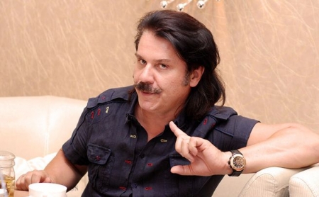 Укрзалізниця возмущена: Павло Зибров дерзко разгуливает по «рельсам-рельсам, шпалам-шпалам» и читает рэп