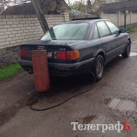 ФОТОФАКТ: Мастер-класс по заправке авто из бытового газового баллона