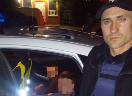 Кременчугские патрульные спасли из пожара двоих детей