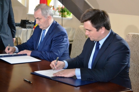 Відтепер українці зможуть отримати румунську візу безкоштовно Відтепер українці зможуть отримати румунську візу безкоштовно