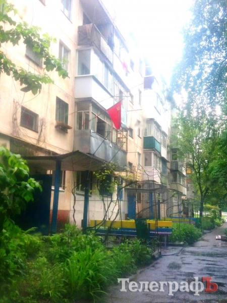 Кременчужанин 9 Мая вывесил запрещённый флаг СССР – снял после приезда полиции