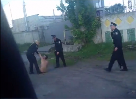 Кременчугские патрульные ловили голую женщину