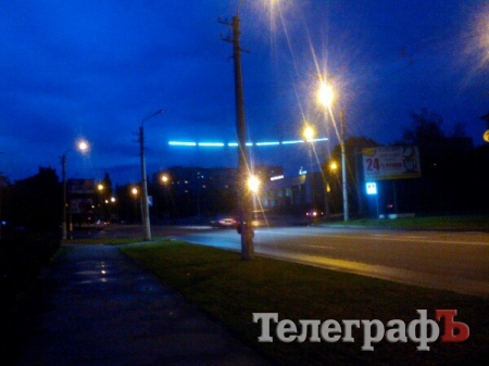 В Кременчуге на Молодежном подсветили пешеходный переход... пока временно