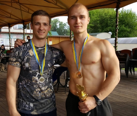 Кременчужанин Денис Гавриков отримав кубок з рук Віталія Кличка