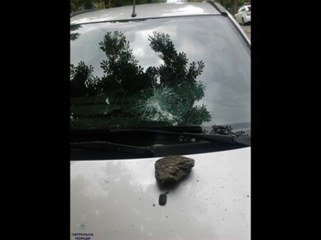 "Після зауваження мопедист жбурнув камінь в автомобіль", - кременчужанка