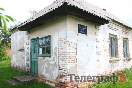 Под Кременчугом дети 2 недели не ходят в школу из-за дыры в мосту