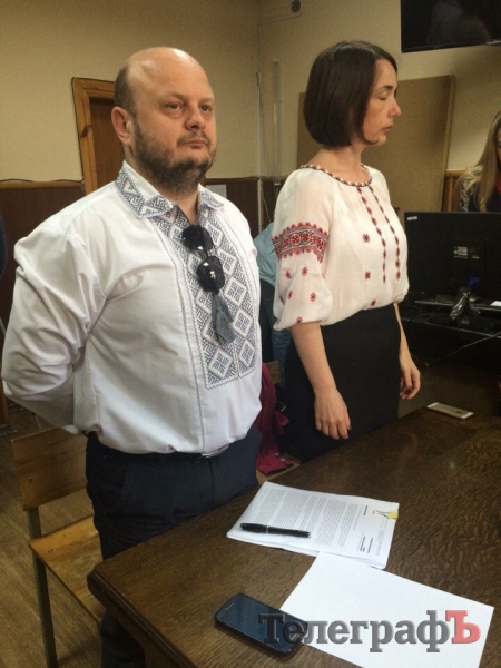 На рассмотрение протокола о коррупции вице-мэр Усанова и адвокат пришли в вышиванках