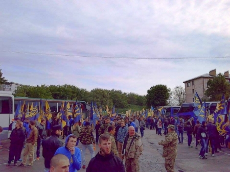 Около сотни кременчужан поехали в Киев для участия в «предупредительном» марше