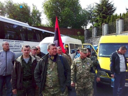 Около сотни кременчужан поехали в Киев для участия в «предупредительном» марше