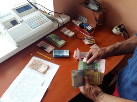 На Полтавщине налоговики и СБУшники нашли подпольную АЗС