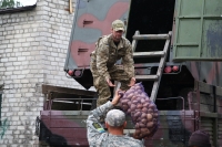 Батальйон "Київська Русь" у Кременчуці завантажили смаколиками