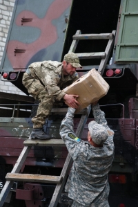 Батальйон "Київська Русь" у Кременчуці завантажили смаколиками
