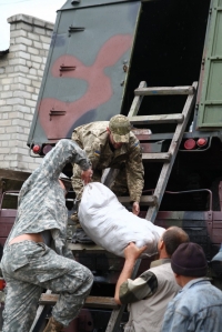 Батальйон "Київська Русь" у Кременчуці завантажили смаколиками