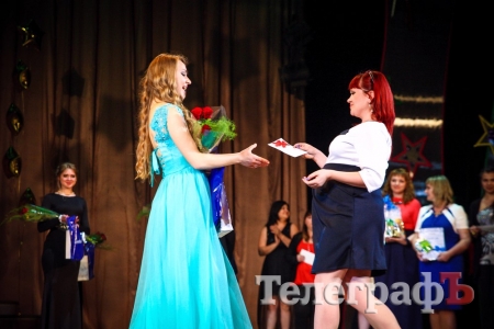 "Королева КрНУ-2016" поразила всех танцем живота и соблазнительной улыбкой