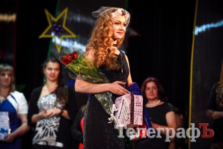 "Королева КрНУ-2016" поразила всех танцем живота и соблазнительной улыбкой