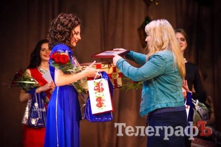 "Королева КрНУ-2016" поразила всех танцем живота и соблазнительной улыбкой