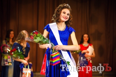 "Королева КрНУ-2016" поразила всех танцем живота и соблазнительной улыбкой