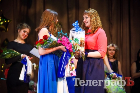 "Королева КрНУ-2016" поразила всех танцем живота и соблазнительной улыбкой