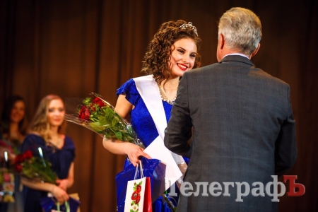 "Королева КрНУ-2016" поразила всех танцем живота и соблазнительной улыбкой