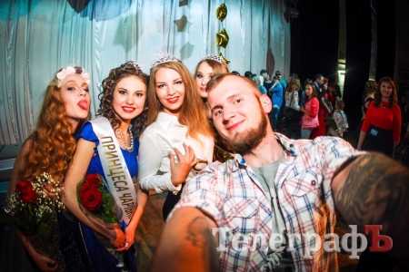 "Королева КрНУ-2016" поразила всех танцем живота и соблазнительной улыбкой