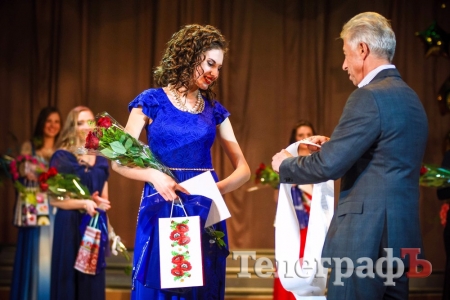 "Королева КрНУ-2016" поразила всех танцем живота и соблазнительной улыбкой