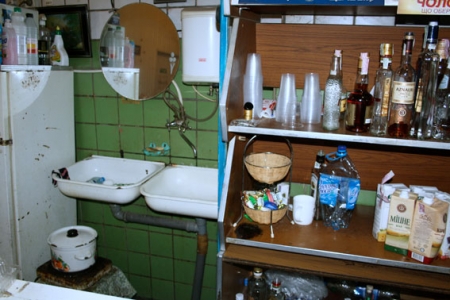 Кременчугские правоохранители взялись за гендели, который торгуют палёной водкой