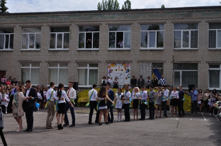Последний звонок в кременчугских школах. Присылай свои фото!