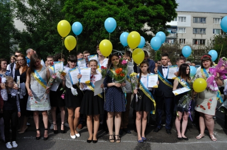 Последний звонок в кременчугских школах. Присылай свои фото!
