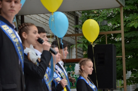 Последний звонок в кременчугских школах. Присылай свои фото!