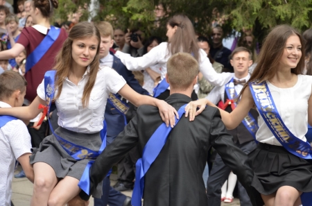 Последний звонок в кременчугских школах. Присылай свои фото!