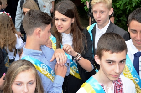 Последний звонок в кременчугских школах. Присылай свои фото!